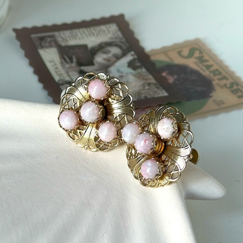 Beautiful Vintage Gold Tone Earrings | Speckled Egg Style Prong Set Faux Stones